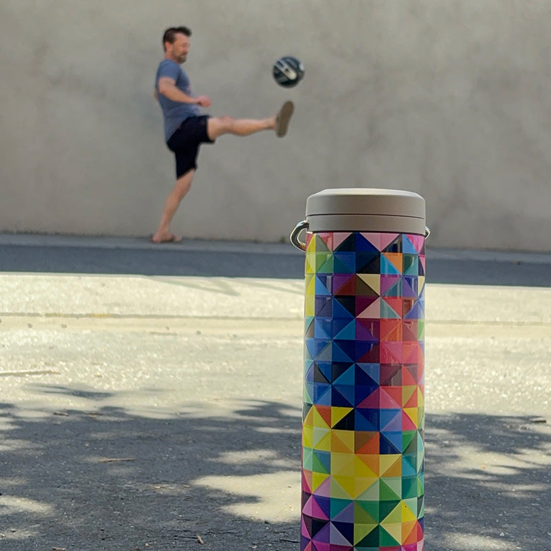 20oz-tkwide-with-twist-cap-mosaic-j7 20oz_tkwide_bottle_seasonal_mosaic_soccerball_player_square.jpg