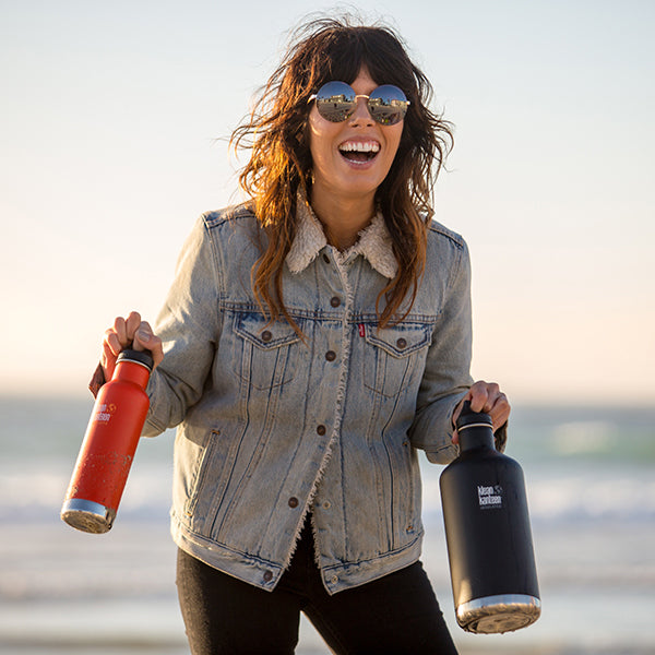 64oz-classic-with-loop-cap-h4 64oz_insulated_classic_black_beach_smile_square.jpg