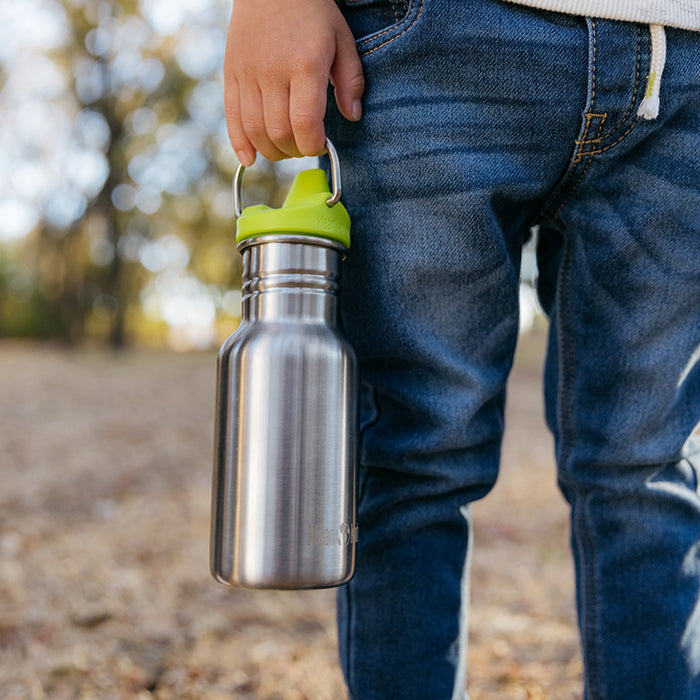 classic-kid-sippy-cap-l2 K12CNSIPPY-BS-kids_sippy_bottle_carry_lifestyle_f9e24b84-a0ae-465d-aad5-3c60c5592b7d.jpg
