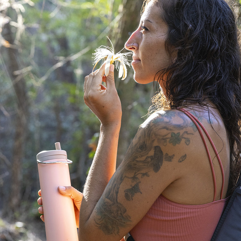 20oz-tkwide-with-twist-cap-b5 tkwide_20oz_insulated_bottle_twist_woman_flower_costarica_square.jpg